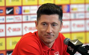 Robert Lewandowski - nowa twarz marki! Polski gwiazdor zdobywa serca fanów na całym globie!