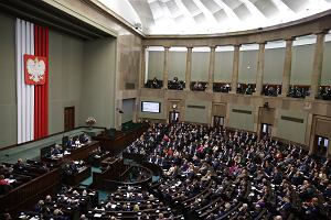 Nowe oblicza w Sejmie. Posłowie złożyli ślubowanie. Kto zajmie miejsce po europosłach?