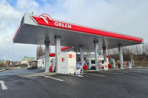 Orlen reaguje na powódź obniżając ceny paliw