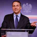 Sikorski: MSZ przechowuje paszport dyplomatyczny oskarżonego o defraudację „męczennika”