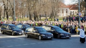 Tysiące osób pożegnały amerykańskich żołnierzy, którzy zginęli w tragicznym zdarzeniu.