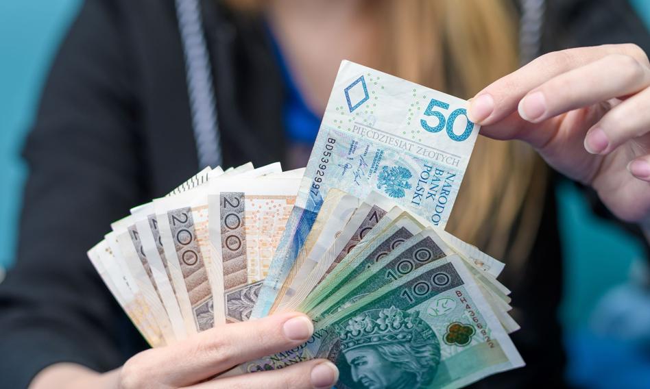 W 2024 roku rekordowo wysokie wypłaty z ubezpieczeń OC i AC. Ubezpieczyciele przekazali miliardy odszkodowań.