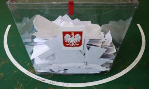 Politolog twierdzi, że ankiety mogą być wykorzystane do manipulacji