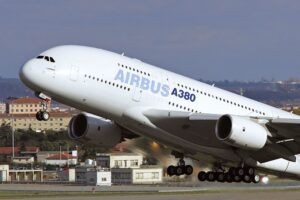 Porównanie Boeinga i Airbusa: Który producent ma największy samolot pasażerski?