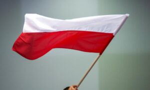 Obawy przed wojną, malejące poczucie wspólnoty. Polacy coraz bardziej zamykają się w sobie