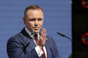 Politycy PiS bronią Karola Nawrockiego. Ostra krytyka wypowiedzi niemieckiego kanclerza