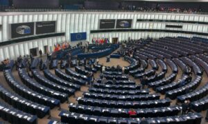 Unia Europejska zmaga się z aferą – urzędnik oskarżony o przyjmowanie kosztownych prezentów i nieodpowiednie kontakty
