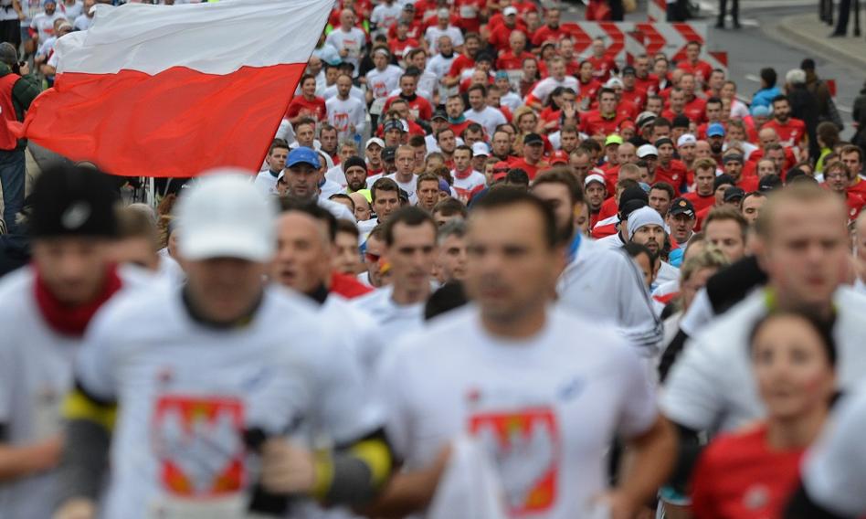 Młode pokolenie Polaków traci zaufanie do demokracji – najniższy poziom spośród analizowanych państw