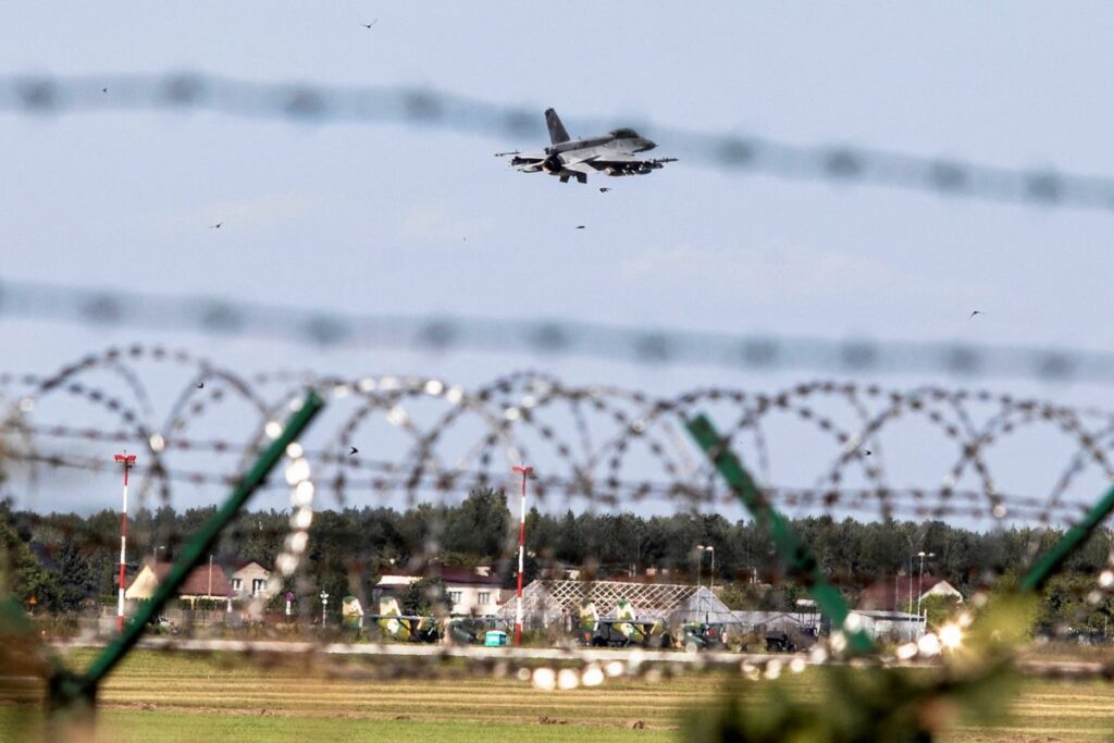 F-16 rozbija się w Radomiu – bezprecedensowy incydent w dziejach polskich sił zbrojnych