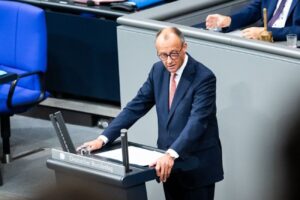Merz odcina się od migracyjnego kursu Merkel: "Tym razem to na serio"