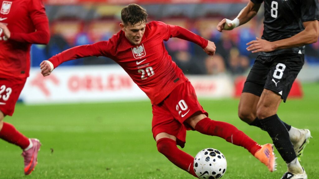 Efektowny strzał Szymańskiego przesądził o wyniku spotkania. Litwa – Polska 0:2