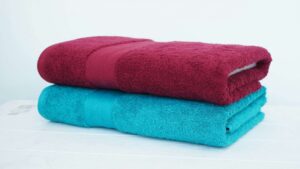 Błędy popełniane podczas prania ręczników – sprawdź, jak prać, by były miękkie i świeżo pachniały