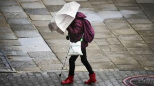 Ostrzeżenia IMGW, których nie wolno lekceważyć. Jesień w Polsce staje się groźna