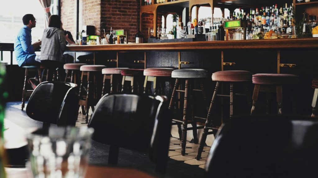 Hiszpania ponownie w konflikcie z turystami – tym razem na celowniku „pub-crawling”