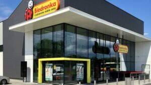 Biedronka wprowadza nowy system monitoringu czasu – kary mogą sięgać 3,5 tys. zł