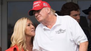 Republikanie znów pod presją – bliska współpracowniczka Trumpa zaczyna rozgrywkę