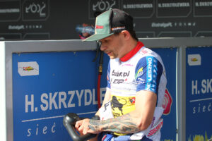 Czwartkowy żużel: Pojedynek klubów z Unii i wymagające wyzwanie Janowskiego na angielskim torze