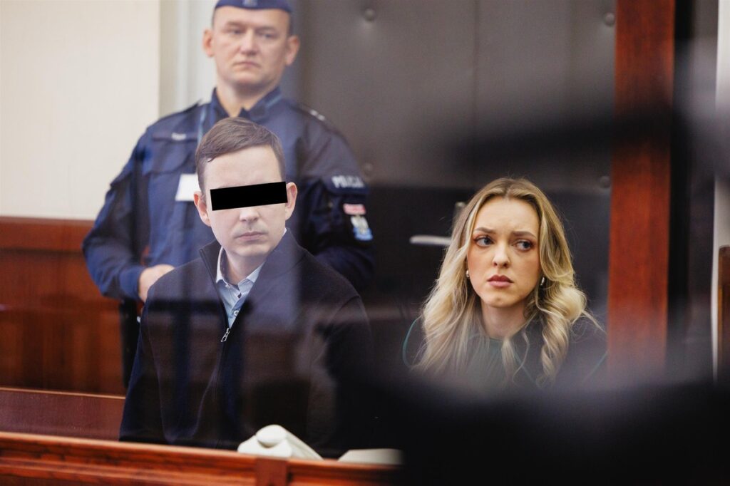 Oto trzy propozycje unikalnych tytułów, zachowujących sens oryginału: 1. Pełnomocniczka Sebastiana M. odpowiada na wypowiedź matki ofiary: "To były słowa pełne nienawiści" 2. Adwokatka Sebastiana M. reaguje na oświadczenie matki pokrzywdzonego: "Padły słowa nienawiści" 3. Obrończyni Sebastiana M. komentuje wypowiedź matki ofiary: "To nienawistne słowa" Daj znać, jeśli potrzebujesz kolejnych propozycji!