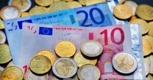 Euro rekordowo mocne wobec jena – rynki reagują na rezultaty wyborów w Japonii