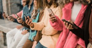 Masz do wydania 1000 zł na nowy smartfon? Sprawdź, które modele warto wybrać