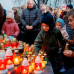 Ukraińcy zapalili świece w oknach, upamiętniając ofiary Wielkiego Głodu