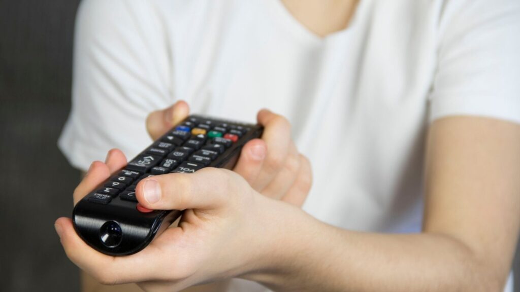 Oto kilka propozycji unikalnych tytułów o tym samym sensie: 1. Popularne kanały znikną z telewizji naziemnej – zostało mało czasu na zmianę, termin: 29 grudnia 2. Ostatnia szansa na oglądanie znanych kanałów w telewizji naziemnej – po 29 grudnia znikną 3. Popularne stacje z telewizji naziemnej przestaną działać po 29 grudnia 4. Zbliża się koniec emisji ulubionych kanałów w telewizji naziemnej – 29 grudnia to ostatni dzień 5. Kanały znikają z naziemnej telewizji – sprawdź, co musisz zrobić do 29 grudnia