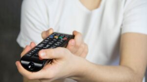 Oto kilka propozycji unikalnych tytułów o tym samym sensie: 1. Popularne kanały znikną z telewizji naziemnej – zostało mało czasu na zmianę, termin: 29 grudnia 2. Ostatnia szansa na oglądanie znanych kanałów w telewizji naziemnej – po 29 grudnia znikną 3. Popularne stacje z telewizji naziemnej przestaną działać po 29 grudnia 4. Zbliża się koniec emisji ulubionych kanałów w telewizji naziemnej – 29 grudnia to ostatni dzień 5. Kanały znikają z naziemnej telewizji – sprawdź, co musisz zrobić do 29 grudnia