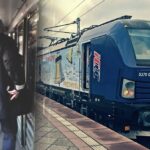 Oto kilka propozycji przeredagowanego tytułu z zachowaniem sensu i zapewnieniem unikalności:

1. Pierwsza podróż tym pociągiem PKP. Niemiecka policja odezwała się po polsku  
2. Przełomowy kurs PKP – niemiecka policja zwróciła się do pasażerów po polsku  
3. Nowatorski przejazd PKP – po raz pierwszy usłyszałem polski od niemieckiej policji  
4. Premierowa trasa pociągu PKP. Po polsku odezwała się niemiecka Polizei  
5. Nietypowa podróż PKP: niemiecka policja przemówiła w naszym języku  
6. PKP uruchomiło nowy pociąg – a niemiecka policja rozmawiała z pasażerami po polsku