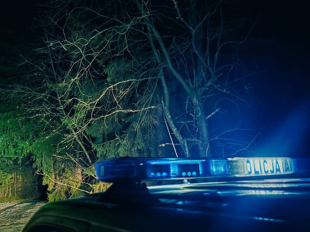 Tragiczny zgon 18-latka na Podlasiu: znaleziony z urazami głowy przed klubem nocnym
